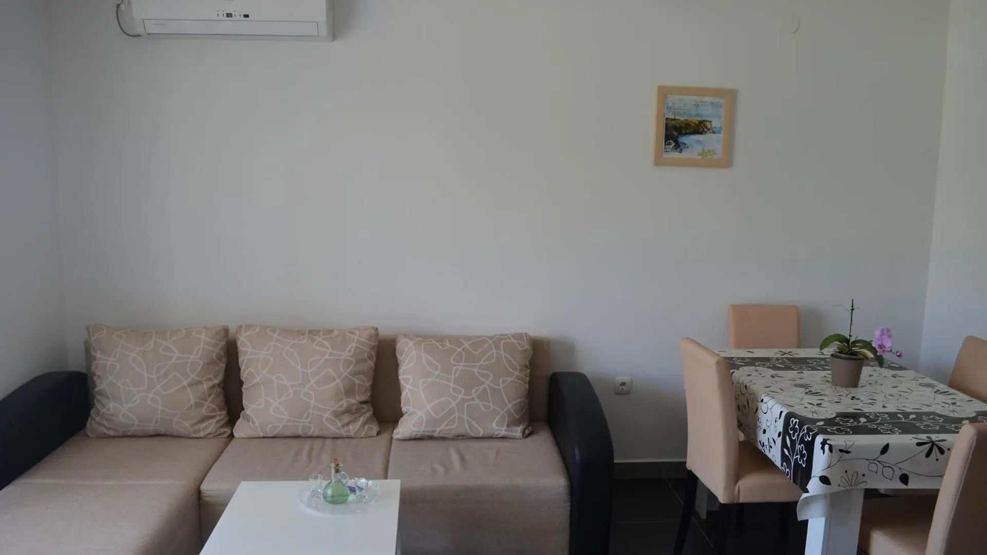 Apartments Fran Baska  Croatia