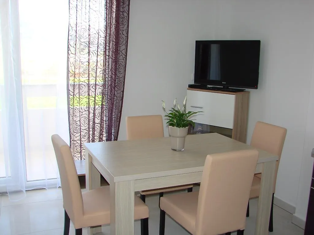 Apartments Fran Baska  Baska (Krk)